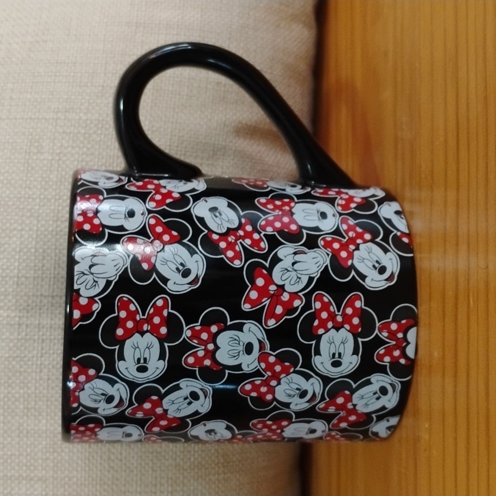 Disney  Minnie Mouse Black and Red Ceramic Mug